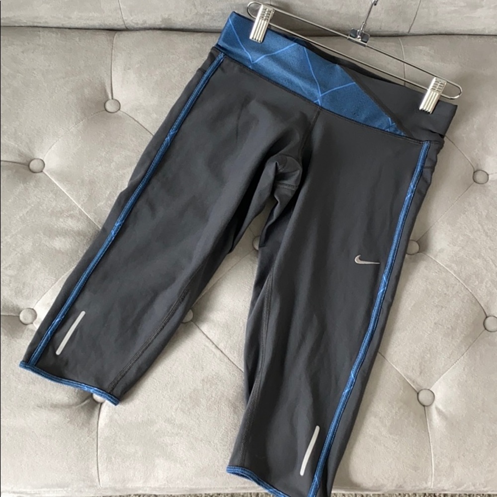 NWOT! Nike Cropped Dri-Fit Leggings! 🖤💙